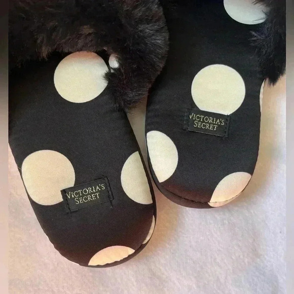 Victorias Secret Polka Dot Slippers - Picture 5 of 7